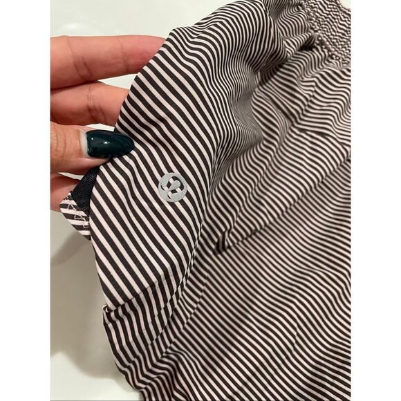 Lululemon Women’s Go The Distance Short Size 12 - Picture 5 of 5
